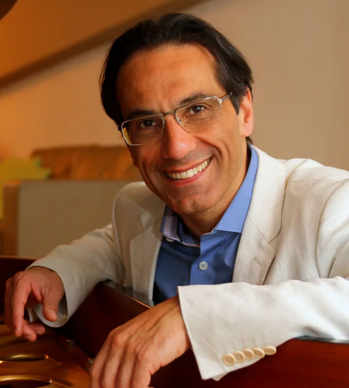 Álvaro Siviero — Pianista