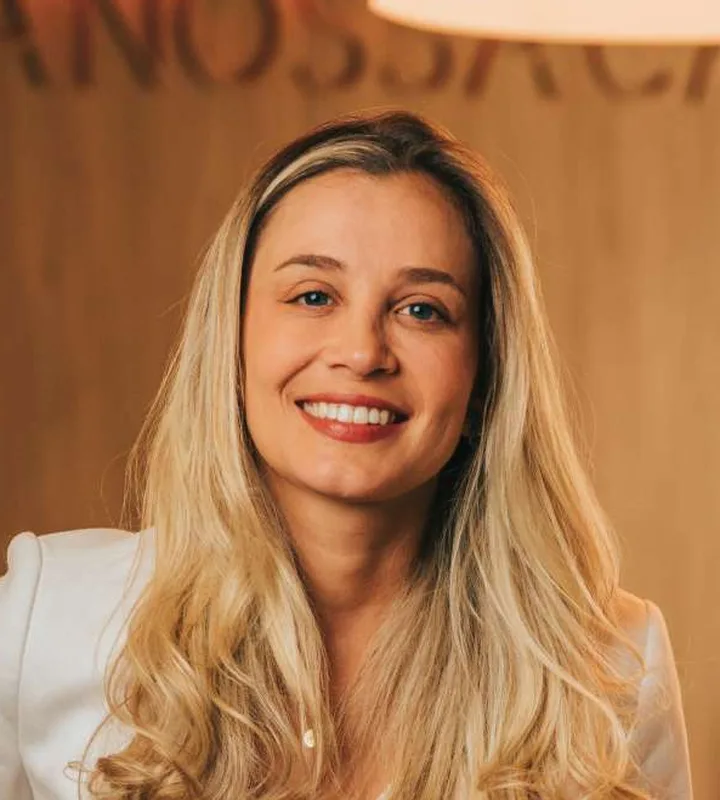 Jéssica Ungaretti — CEO, 4CINCO