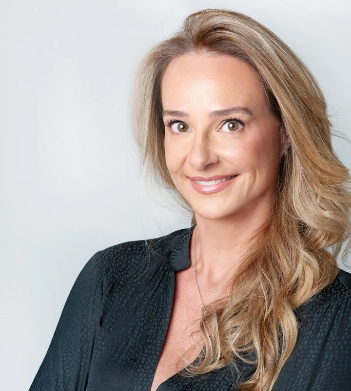 Caroline Giron — Diretora Corporativa de Pessoas, Cultura e Gestão, Portobello Grupo